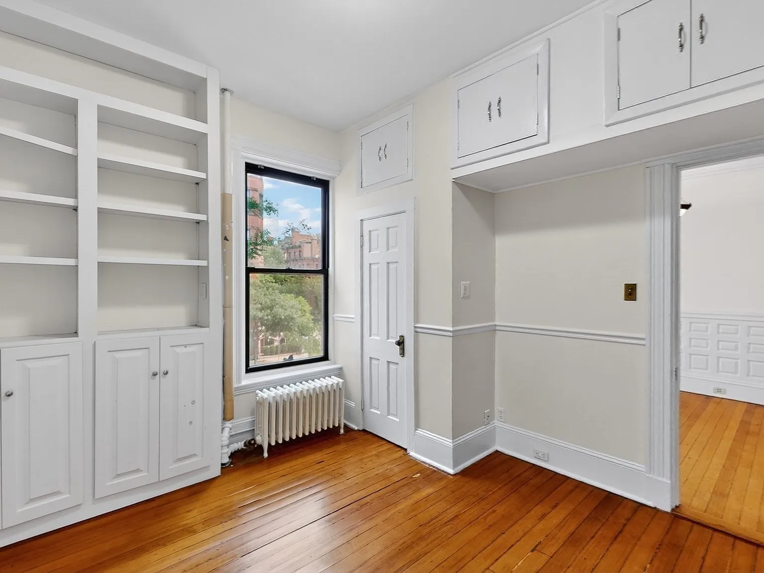 2 bed, 690 sqft, $3,950 — Photo 2