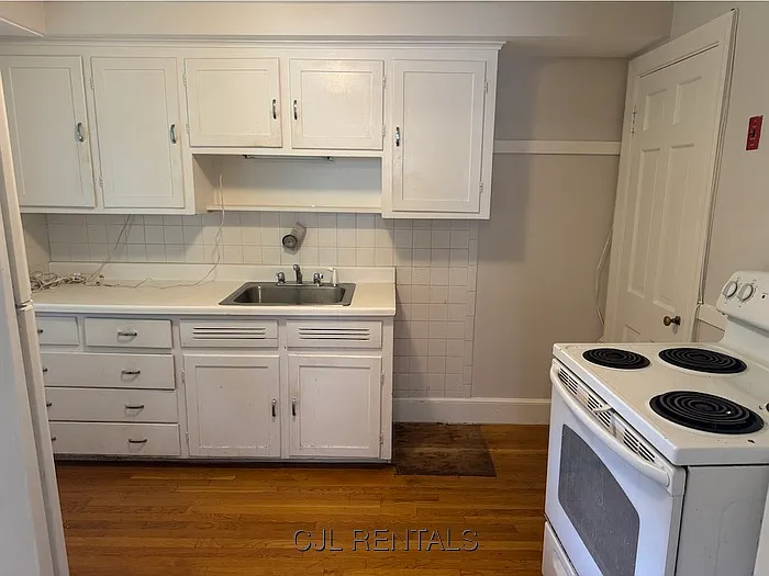 161 Hunnewell St — Photo 5