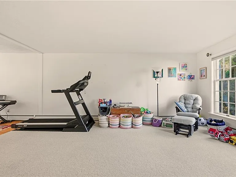141 Laurel Ridge Ln — Photo 5