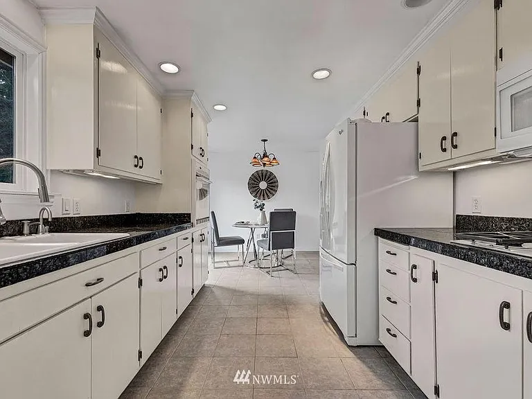 22913 Meridian Ave S — Photo 10