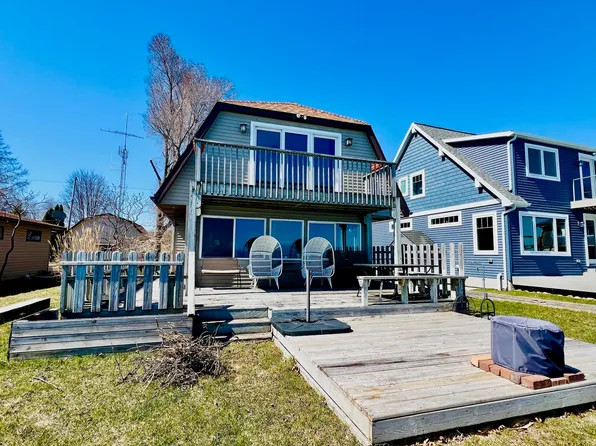 356 Killarney Beach Rd, Bay City, MI 48706