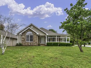 1605 S Meadowview Ave, Springfield, MO 65804