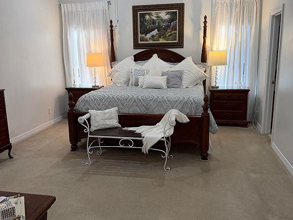 3rd image of 2902 Blue Ridge Dr W