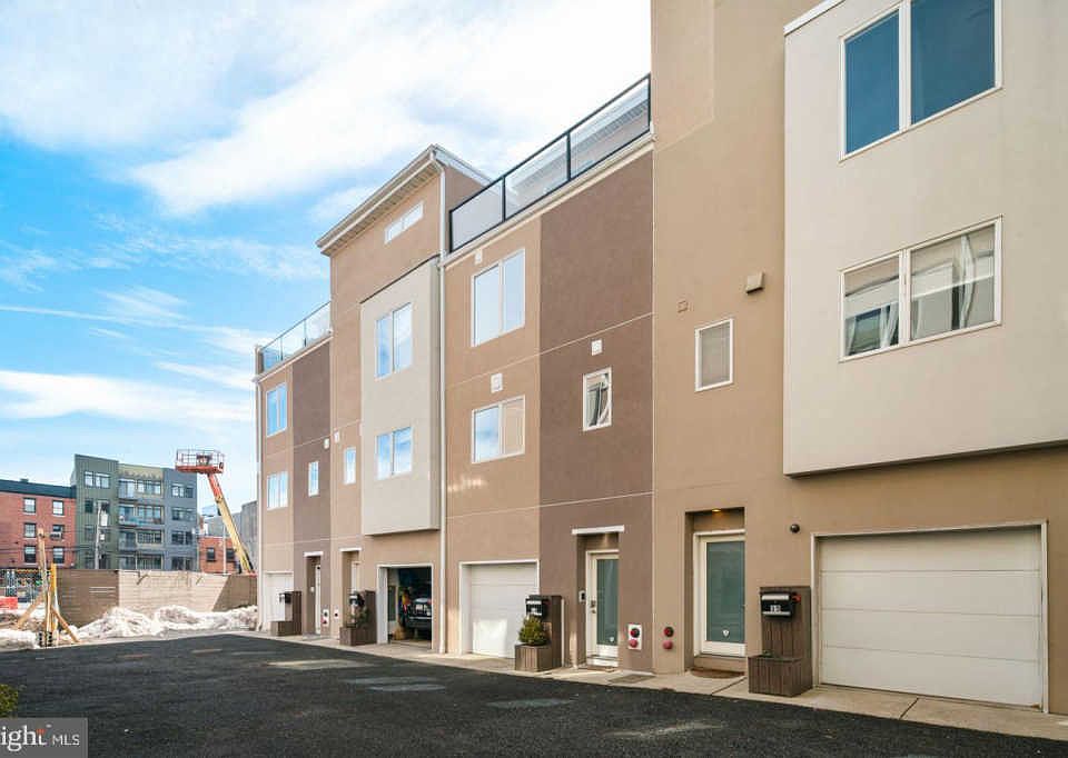 1st image of 211 Brown St Unit 14