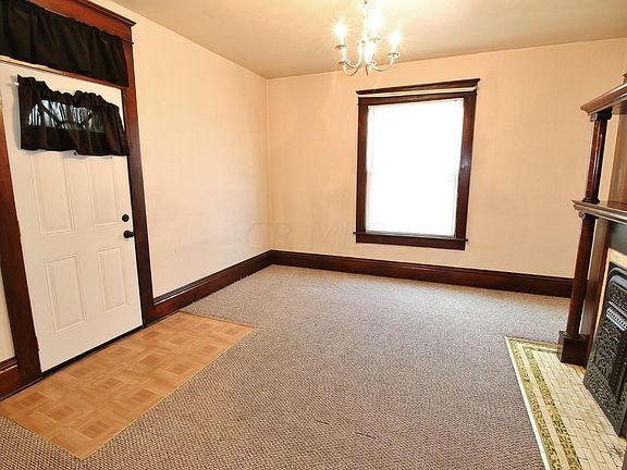 3rd image of 1320 Playford Ave