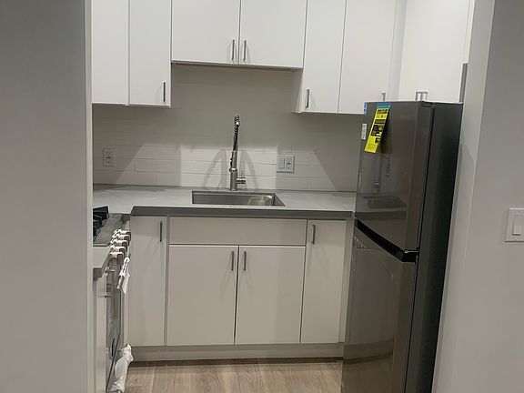 3rd image of 626C Natoma St #2