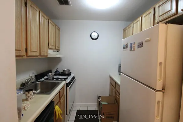 Rented by Town Residential | media 23