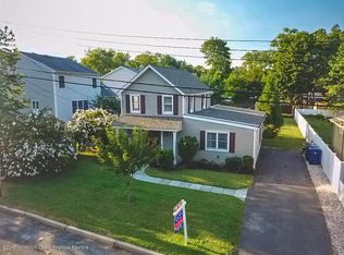 35 Brown Pl, Oakhurst, NJ