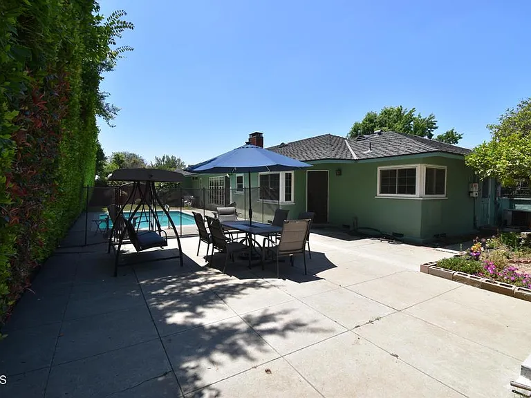841 W Roses Rd — Photo 30