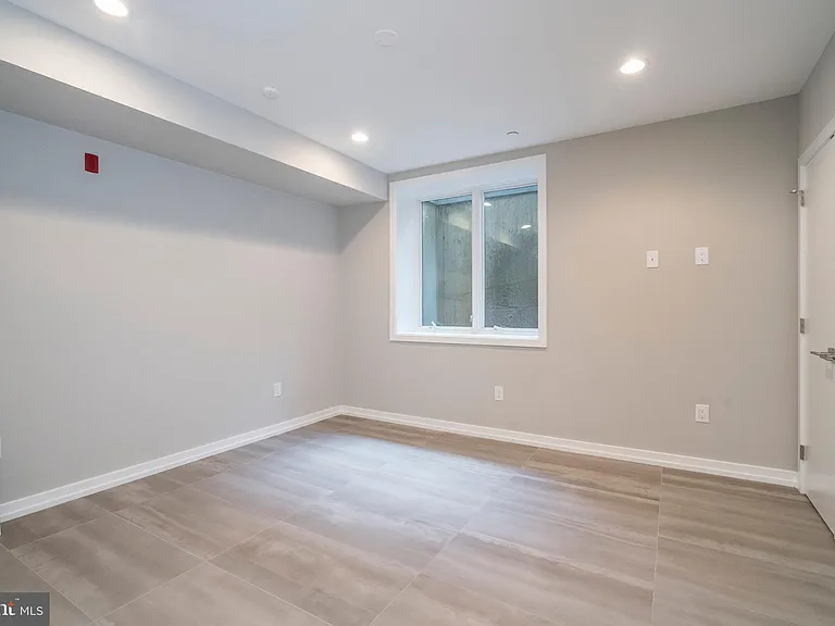 1434 Clymer St #1 — Photo 14