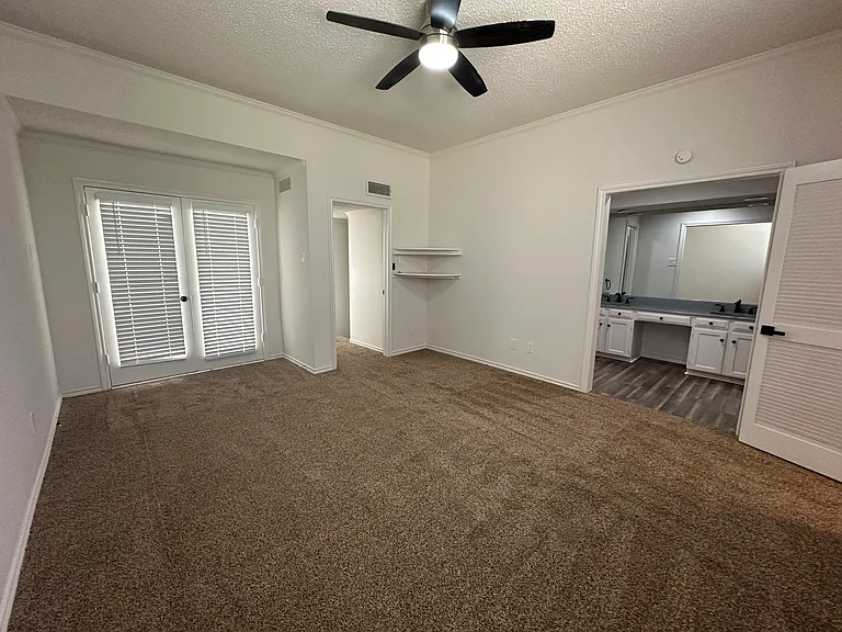 3231 Elizabeth St — Photo 11