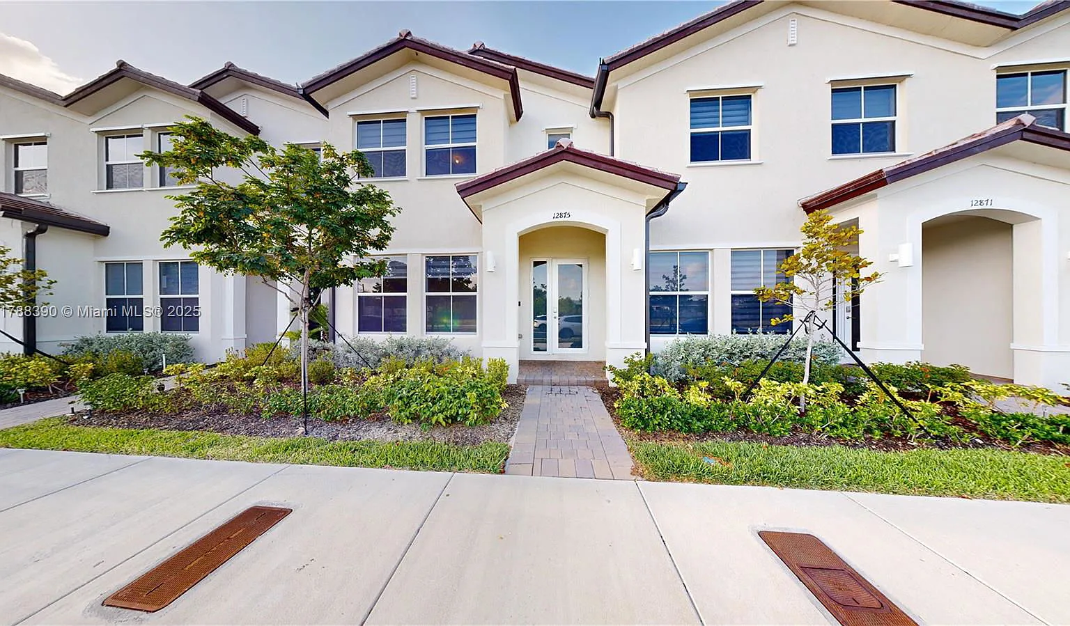 3 bed, 2.5 bath, 1548 sqft, $2,700 — Photo 1