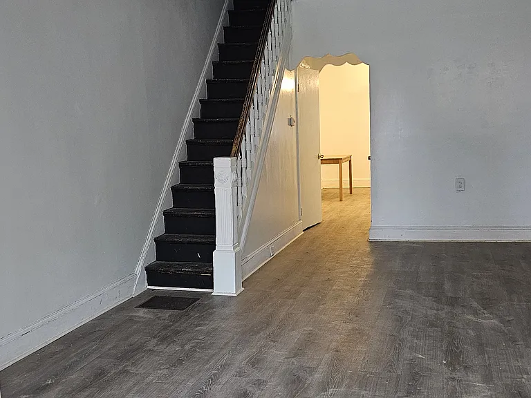 159 E Lehigh Ave — Photo 3