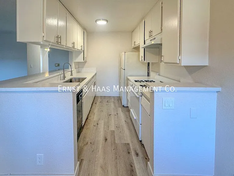 1080 Saint Louis Ave #203 — Photo 4