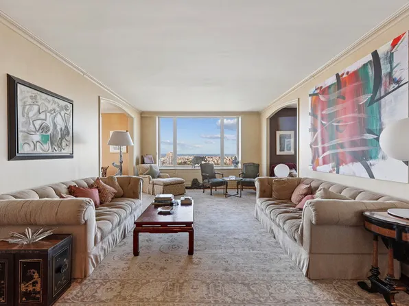 220 Riverside Boulevard image 12 of 28