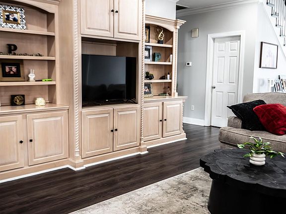 5th image of 803 Sweetbriar Dr