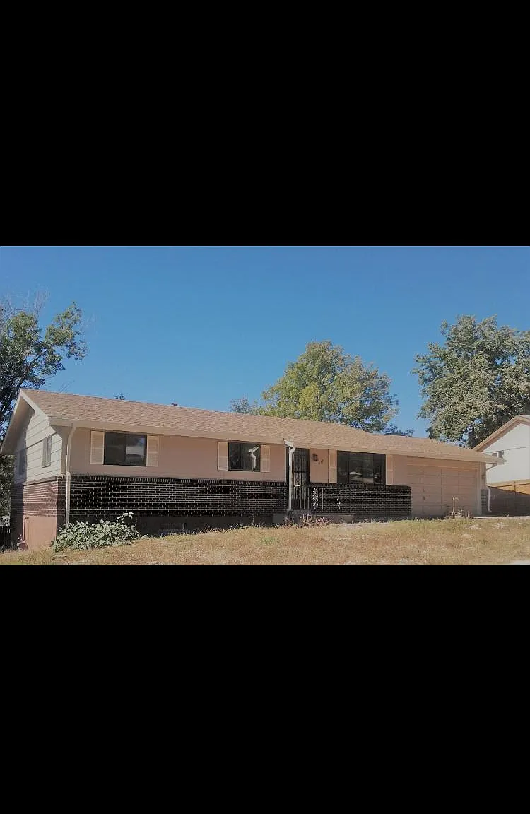 5 bed, 2336 sqft, $2,400 — Photo 3