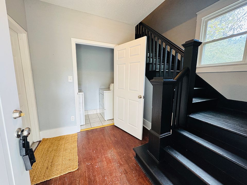 Entryway with coined laundry