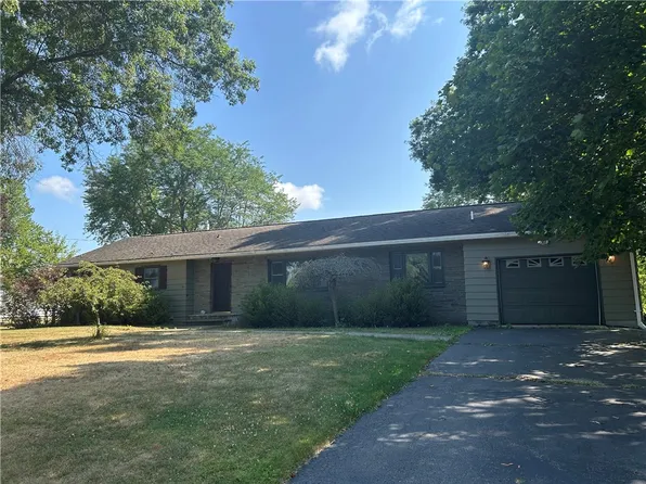 33 Suburban Dr, Elmira, NY 14903