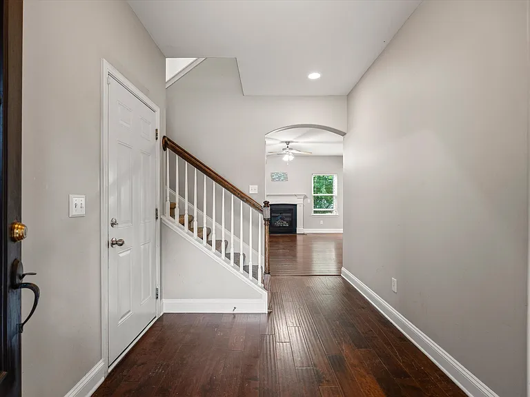 1102 Achiever Cir — Photo 4