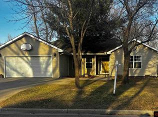 1729 Riggs Rd, Saint Peter, MN 56082