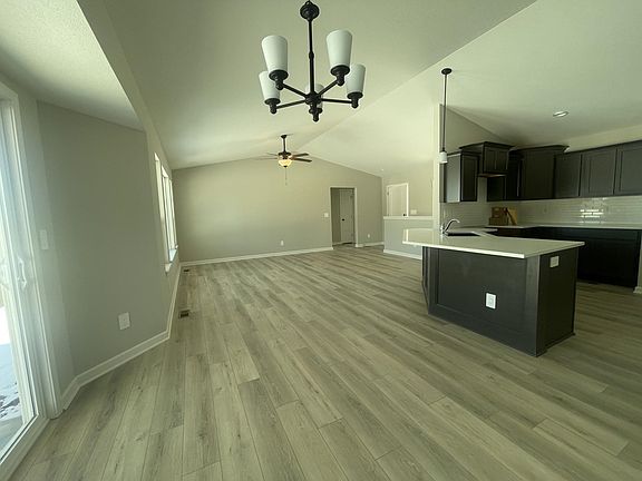4th image of 1634 N Wildflower Ct