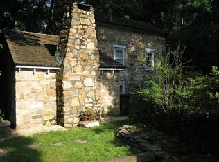42 Wellesley Cir, Glen Echo, MD 20812
