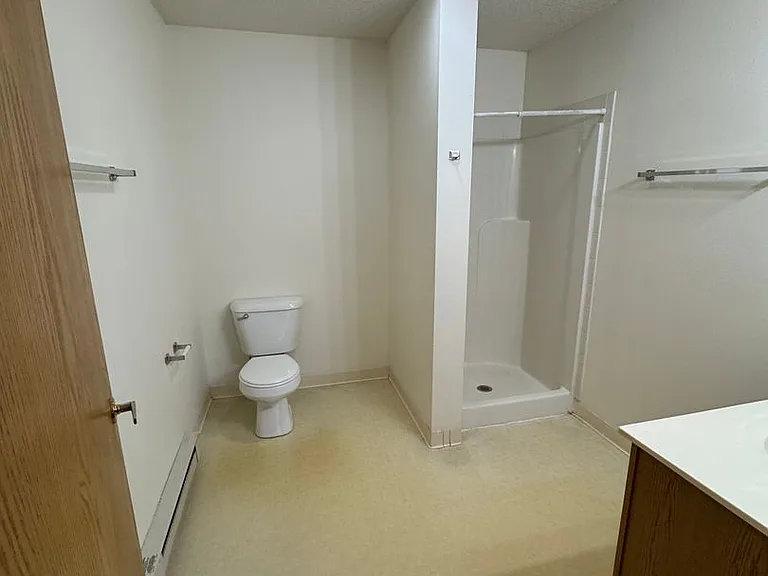 90 E Gridley Ave — Photo 57