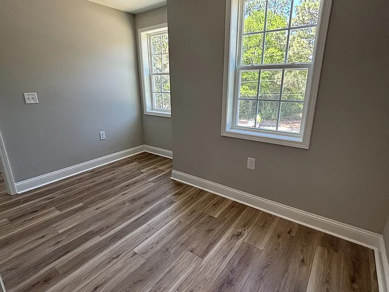 575 S Glover St — Photo 8