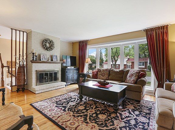 3rd image of 1418 E Joan Dr