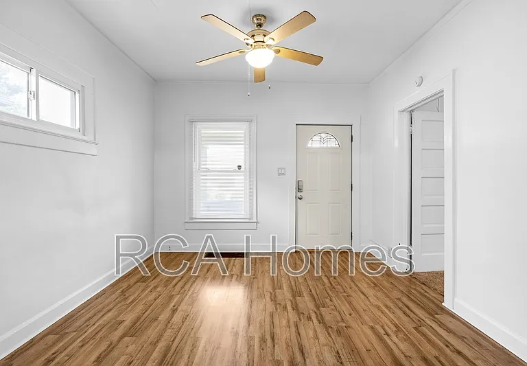 901 N Linwood Ave — Photo 2
