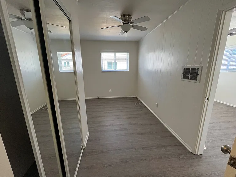 1 Bedroom on Ingraham Street blocks from the beach in Pacific Beach! — Photo 5