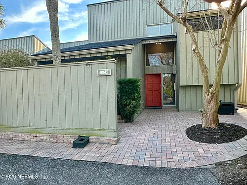 9942 Sawgrass Dr E Photo 1