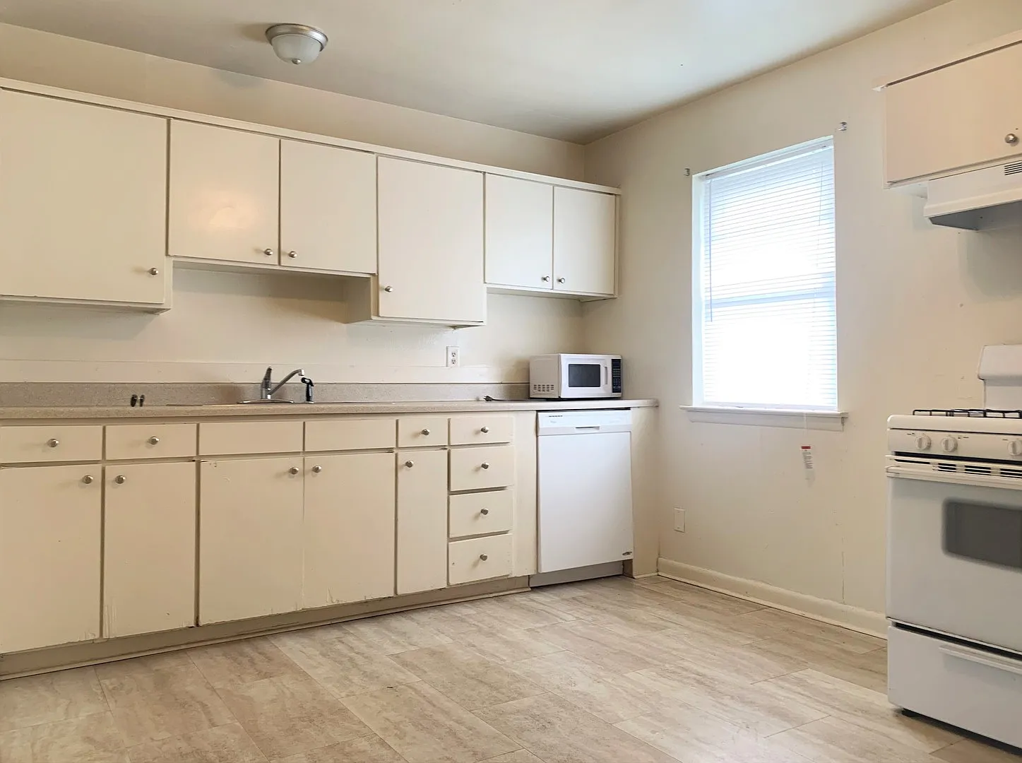 Small 2 bedroom 1 bath home — Photo 4