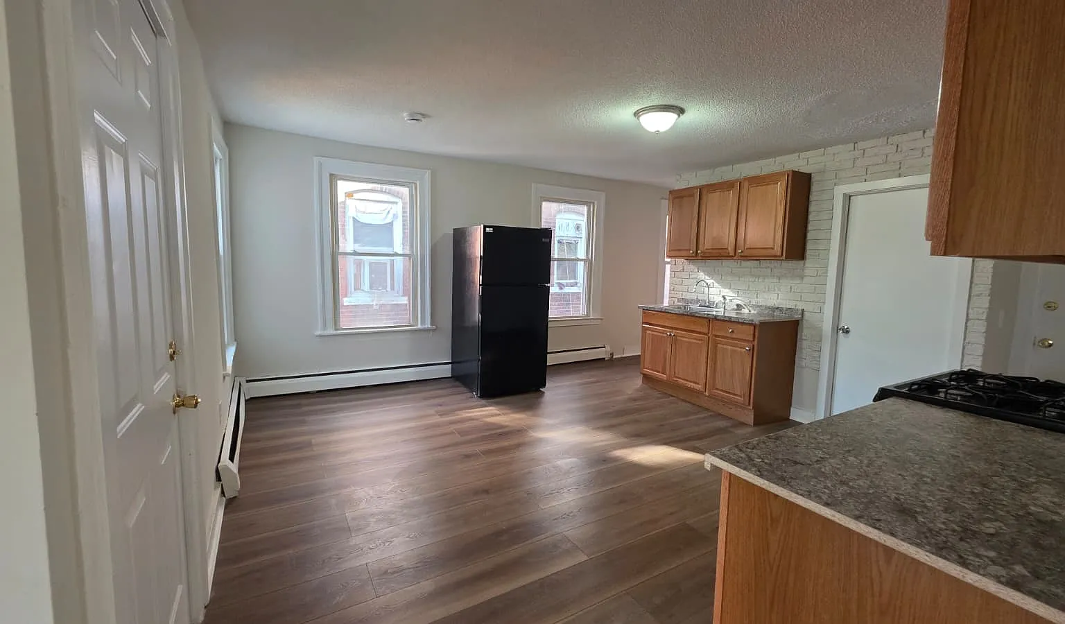 4 bed, 1878 sqft, $2,350 — Photo 2