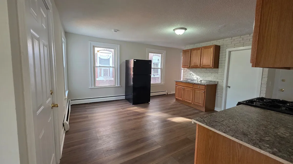Building Photo - 312 Davenport Ave #2
