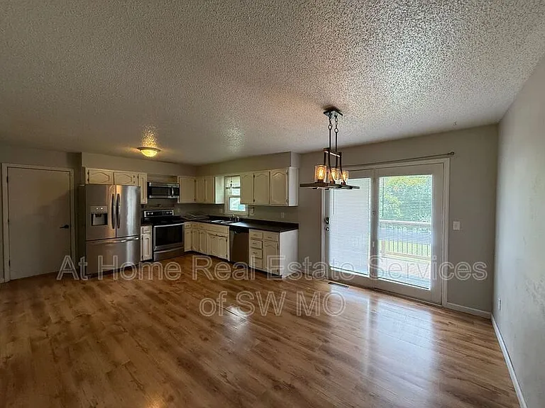 6124 S Farm Road 131 — Photo 5