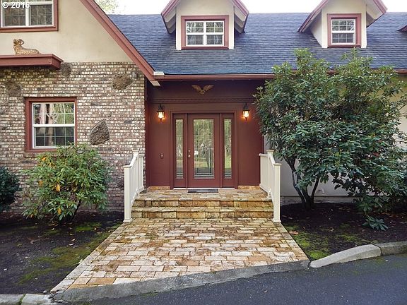 4th image of 300 Westwood Ln
