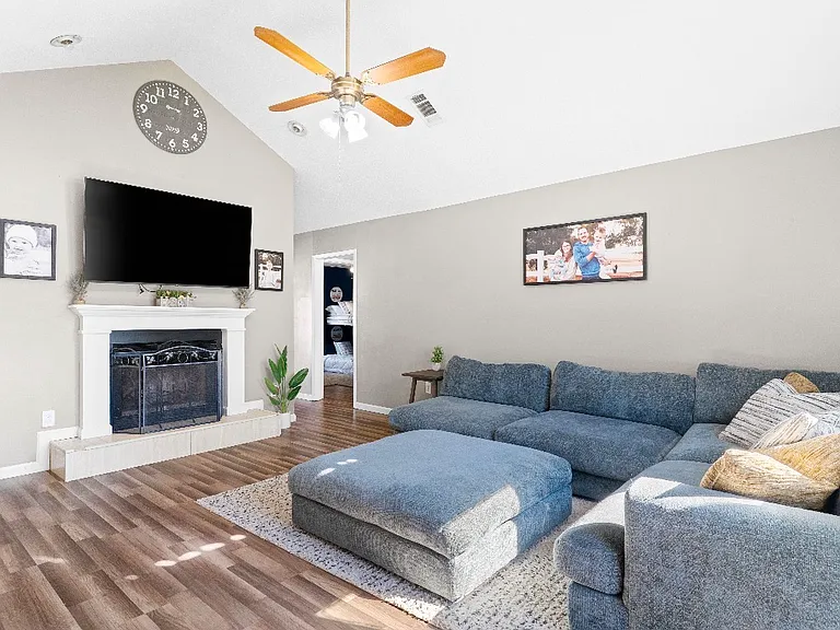 206 Seville Cir — Photo 4