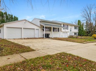 811 Shu Lar Ln, Clinton, WI 53525