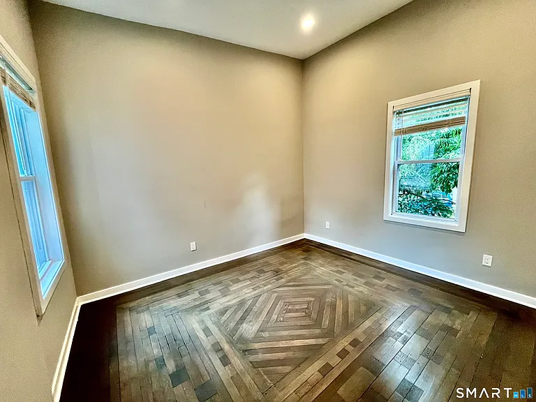 597 Chapel St #2R — Photo 6