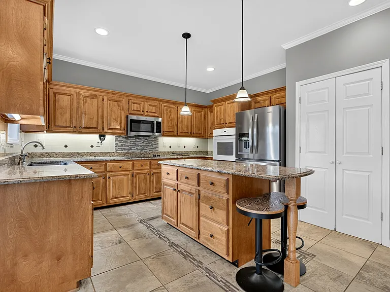 2410 Dunbar Rd — Photo 10