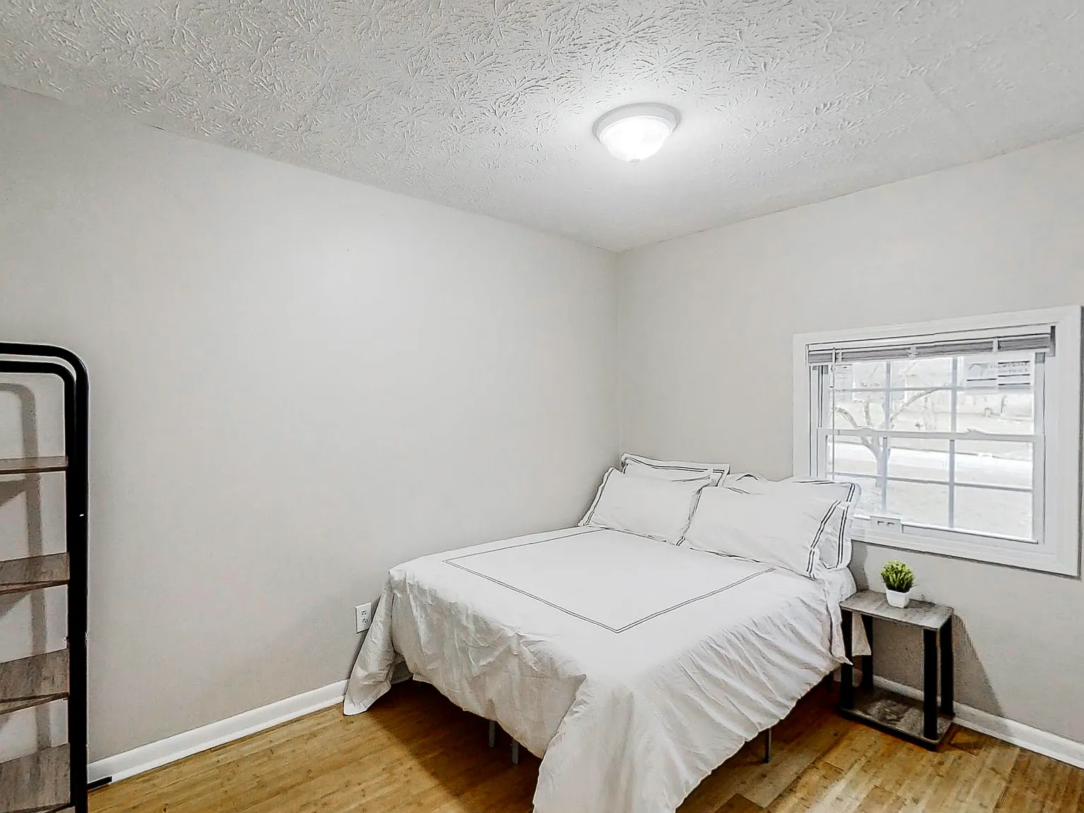 4 bed, 2.0 bath, 1825 sqft, $615 — Photo 2