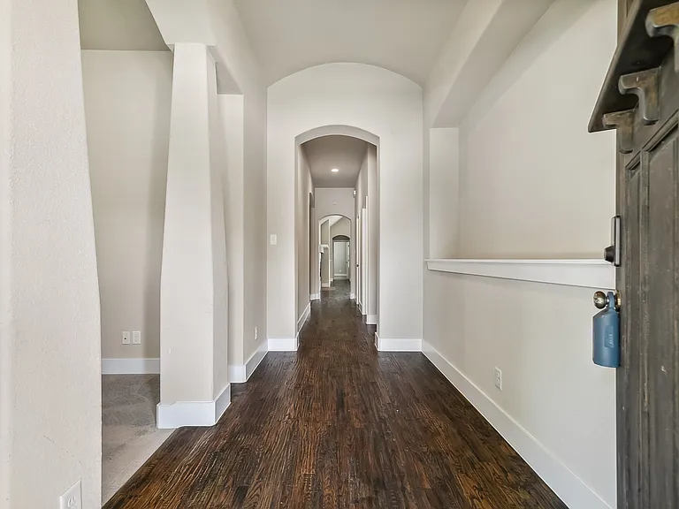 2508 Sanders Ct — Photo 9