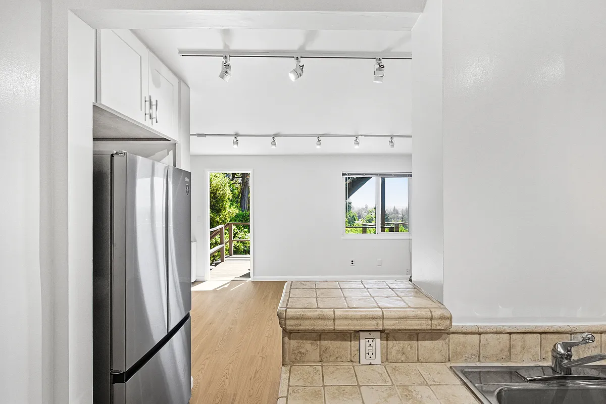 Building Photo - 52 Panoramic Way #B