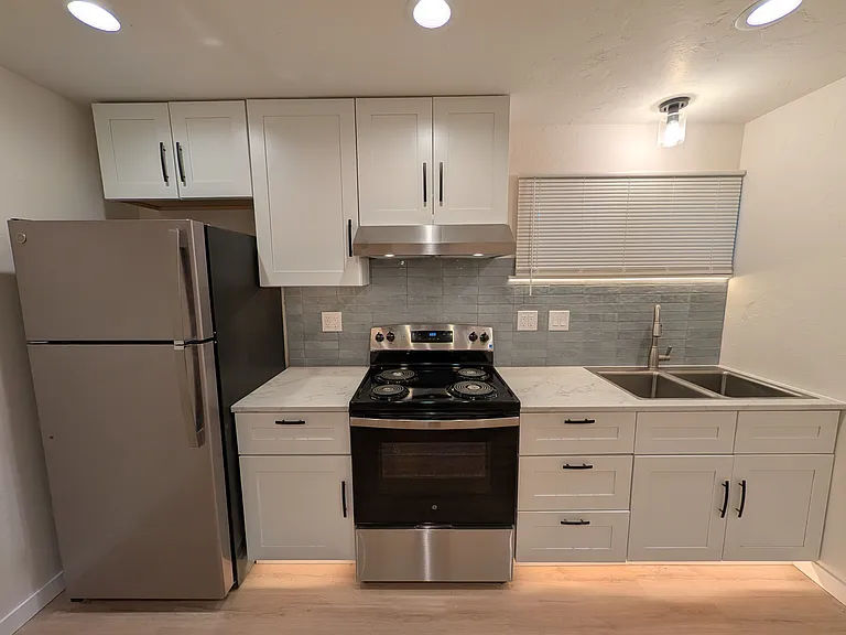 1025 E Coeur D Alene Ave #10 — Photo 6