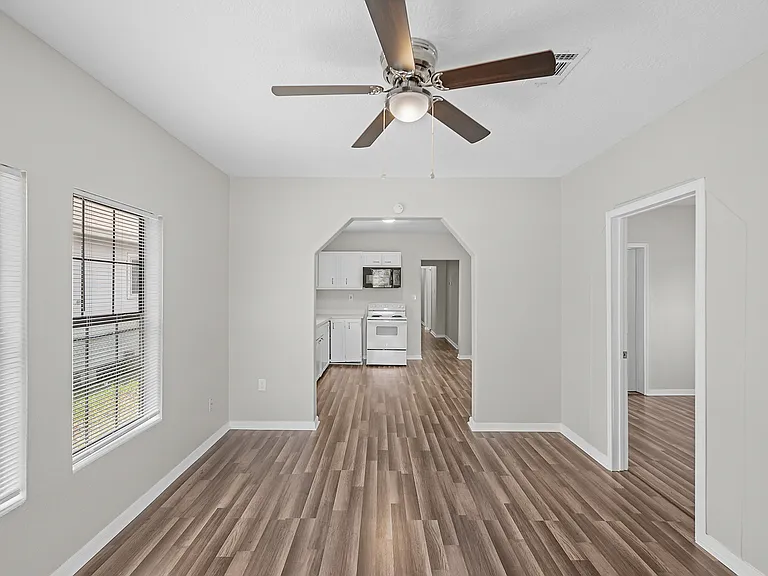 1322 Magnolia St — Photo 6