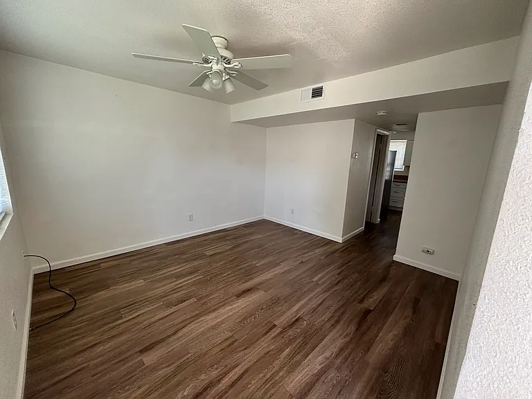 1335 Hobart Dr — Photo 3