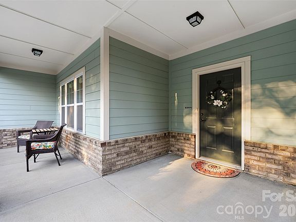 3rd image of 5038 Stonehill Ln