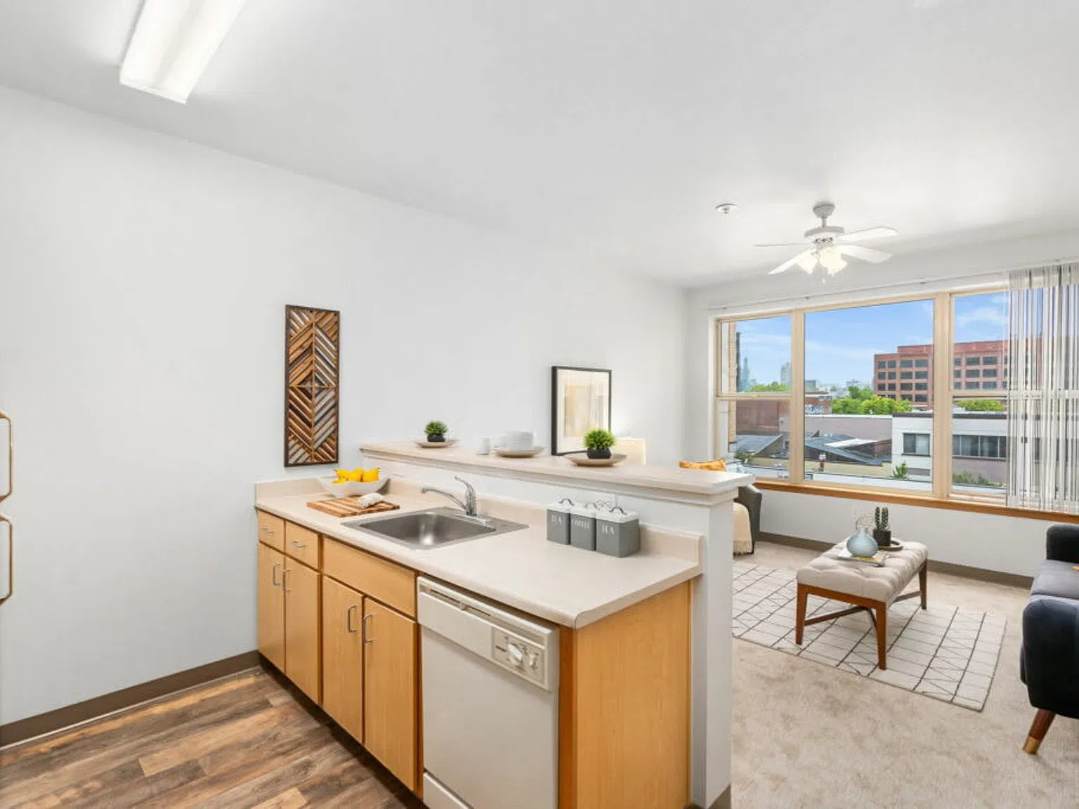 Fifth Avenue Place Apartments — Photo 1